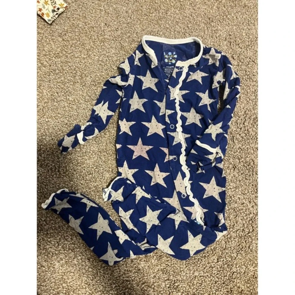 Kickee pants Kids‎ Zip Pajamas Blue Star Print Ruffle Trim Footed Sleepwear